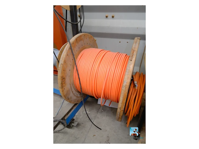 Rack met afrolhaspels - afbeelding 3 van  6