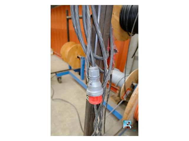 Rack met afrolhaspels - afbeelding 4 van  6