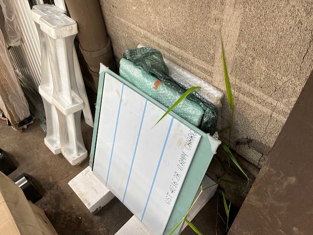 Radiator (2x) en inbouw spoeltafel - afbeelding 2 van  7