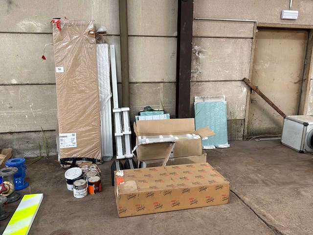 Radiator (2x) en inbouw spoeltafel - afbeelding 1 van  7