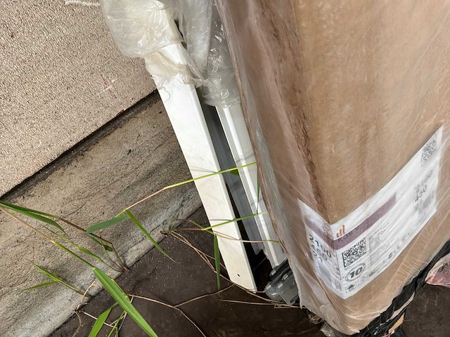 Radiator (2x) en inbouw spoeltafel - afbeelding 4 van  7