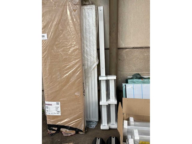 Radiator (2x) en inbouw spoeltafel - afbeelding 5 van  7