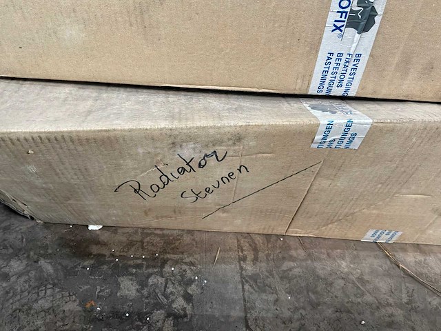 Radiator (2x) en inbouw spoeltafel - afbeelding 6 van  7