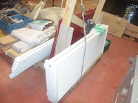 Radiator afm. 200x50, radiator afm. 120x80, radiator afm. 160x60, pvc bak met 12 spots, resten laminaat, dekzeil - afbeelding 2 van  12