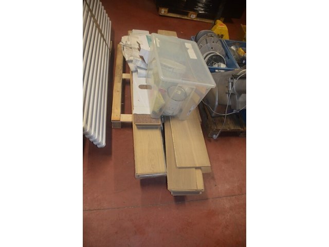 Radiator afm. 200x50, radiator afm. 120x80, radiator afm. 160x60, pvc bak met 12 spots, resten laminaat, dekzeil - afbeelding 4 van  12