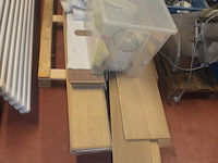 Radiator afm. 200x50, radiator afm. 120x80, radiator afm. 160x60, pvc bak met 12 spots, resten laminaat, dekzeil - afbeelding 4 van  12