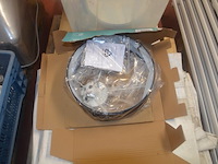 Radiator afm. 200x50, radiator afm. 120x80, radiator afm. 160x60, pvc bak met 12 spots, resten laminaat, dekzeil - afbeelding 6 van  12