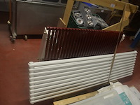 Radiator afm. 200x50, radiator afm. 120x80, radiator afm. 160x60, pvc bak met 12 spots, resten laminaat, dekzeil - afbeelding 8 van  12