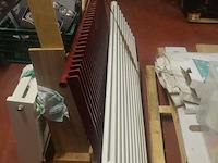Radiator afm. 200x50, radiator afm. 120x80, radiator afm. 160x60, pvc bak met 12 spots, resten laminaat, dekzeil - afbeelding 9 van  12