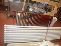 Radiator afm. 200x50, radiator afm. 120x80, radiator afm. 160x60, pvc bak met 12 spots, resten laminaat, dekzeil - afbeelding 10 van  12