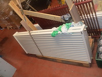 Radiator afm. 200x50, radiator afm. 120x80, radiator afm. 160x60, pvc bak met 12 spots, resten laminaat, dekzeil - afbeelding 12 van  12