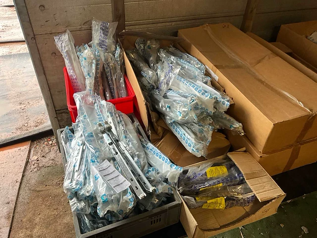 Radiator bevestigingsbeugels / montagebeugels - afbeelding 3 van  10