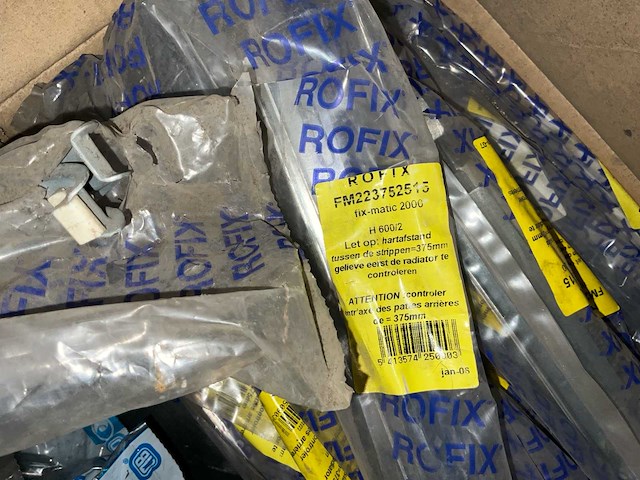 Radiator bevestigingsbeugels / montagebeugels - afbeelding 11 van  12