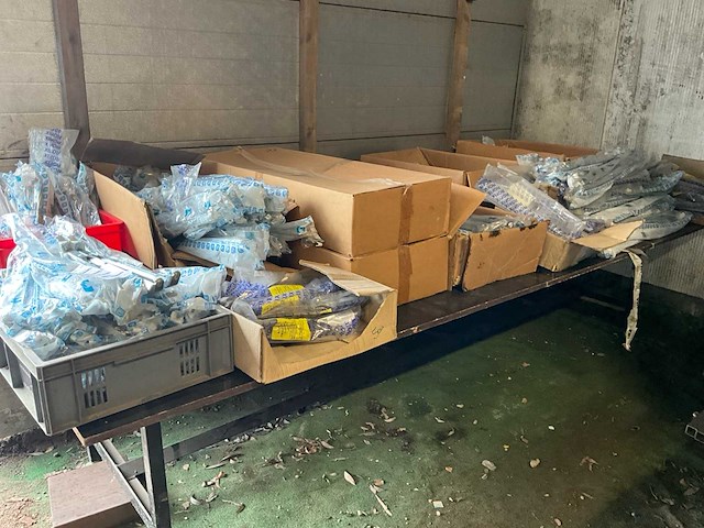 Radiator bevestigingsbeugels / montagebeugels - afbeelding 1 van  11