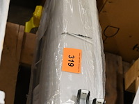 Radiator met ophangbeugels - afbeelding 1 van  2
