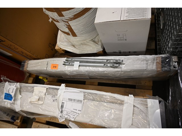 Radiator met ophangbeugels - afbeelding 2 van  2