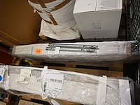 Radiator met ophangbeugels - afbeelding 2 van  2