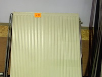 Radiator met ophanging b. 80 x h. 90 x d. 16 cm - afbeelding 1 van  1