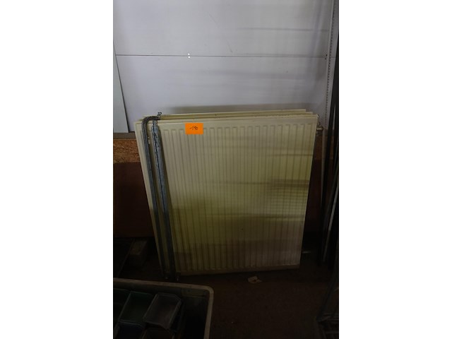 Radiator met ophangsysteem b.80 x h.90 x d.16 cm - afbeelding 1 van  3