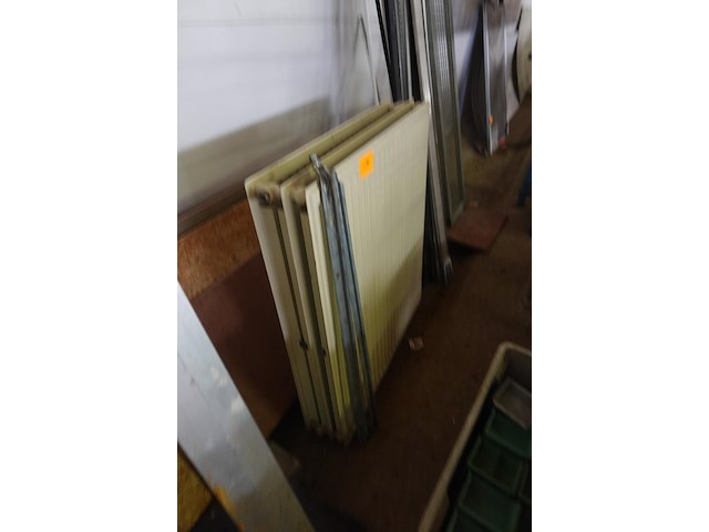 Radiator met ophangsysteem b.80 x h.90 x d.16 cm - afbeelding 2 van  3