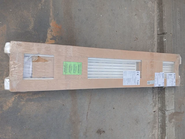 Radiator vasco carre plus cpvn 0355x1800 9016 - afbeelding 1 van  4