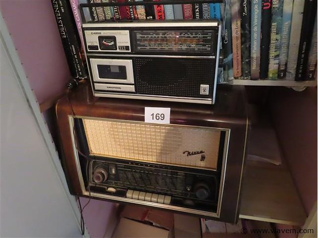 Radio 2 stuks, werking onbekend - afbeelding 1 van  3