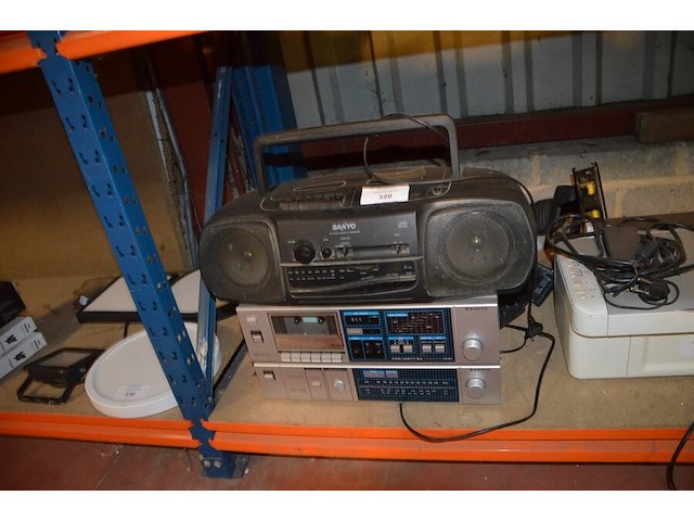Radio , cassettespeler en receiver sanyo - afbeelding 1 van  6