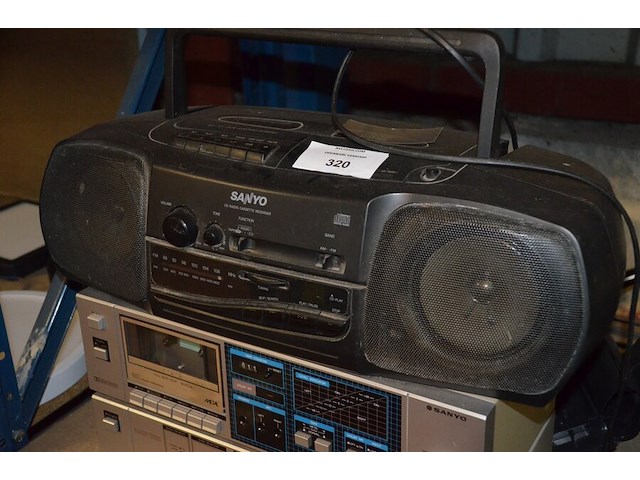 Radio , cassettespeler en receiver sanyo - afbeelding 2 van  6