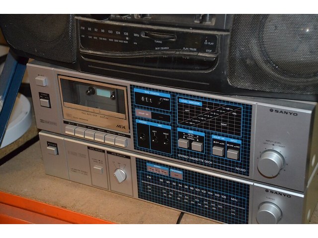 Radio , cassettespeler en receiver sanyo - afbeelding 4 van  6