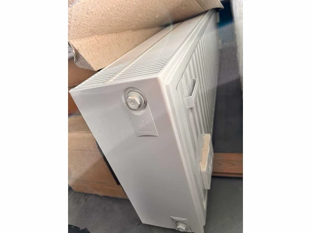 Radson - wand - radiator - afbeelding 1 van  2