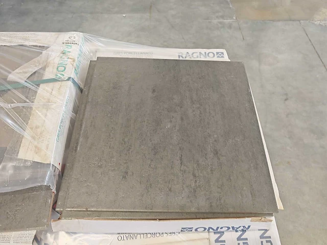 Ragno concept fango mat vloertegel 45x45 cm 29,77 m² - afbeelding 1 van  6