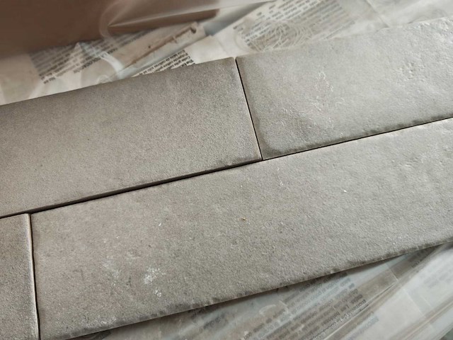 Ragno rewind polvere grijs mat tegel 7x28 cm 18,26 m² - afbeelding 2 van  6