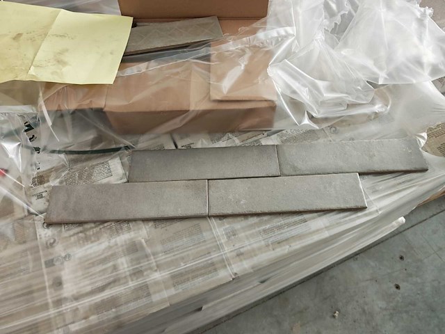 Ragno rewind polvere grijs mat tegel 7x28 cm 18,26 m² - afbeelding 1 van  6