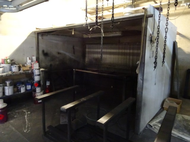 Railsysteem + 2x spuitcabine - afbeelding 15 van  21