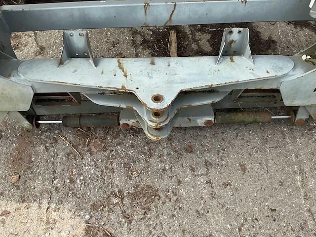 Rampen plus basis lot van onderdelen veldspuit - afbeelding 8 van  16