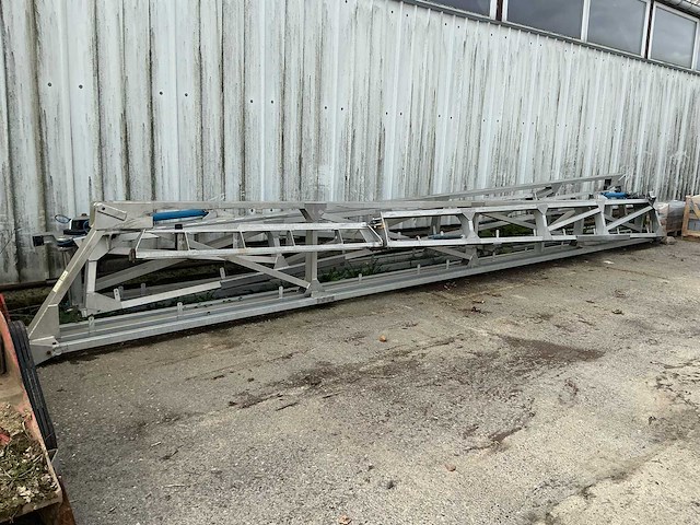 Rampen plus basis lot van onderdelen veldspuit - afbeelding 10 van  16