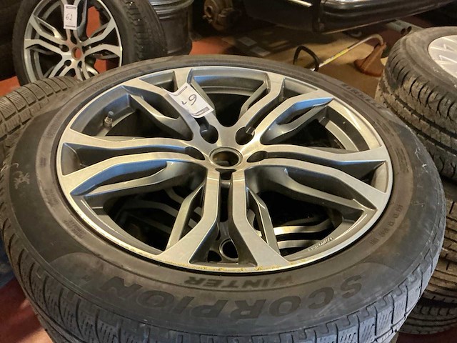 Rangerover velg met winterband (4x) - afbeelding 2 van  3