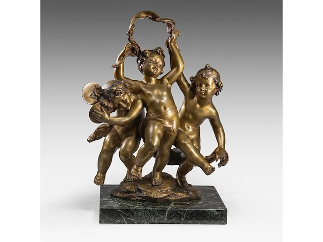 Raphaël charles peyre (1872-1949), a patinated bronze group of three music-making putti the bronze: 60 cm. (23.62 in.), with marble base: 65.5 cm. (25.78 in.) - afbeelding 1 van  8