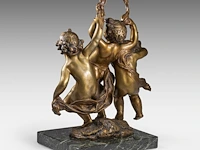 Raphaël charles peyre (1872-1949), a patinated bronze group of three music-making putti the bronze: 60 cm. (23.62 in.), with marble base: 65.5 cm. (25.78 in.) - afbeelding 4 van  8