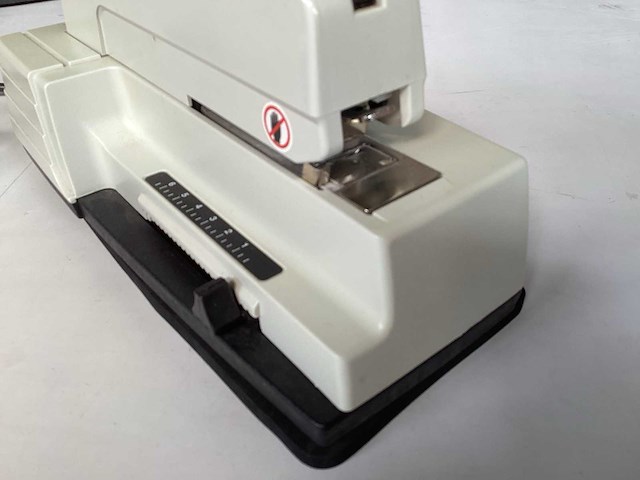 Rapid elektrische nietmachine - afbeelding 3 van  4