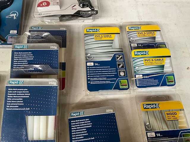 Rapid mix kavel diverse lijmpistolen en lijmsticks - afbeelding 4 van  8