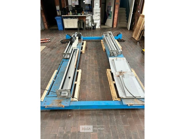 Ravaglioli 4-koloms hefbrug 4000kg (defect) - afbeelding 6 van  9