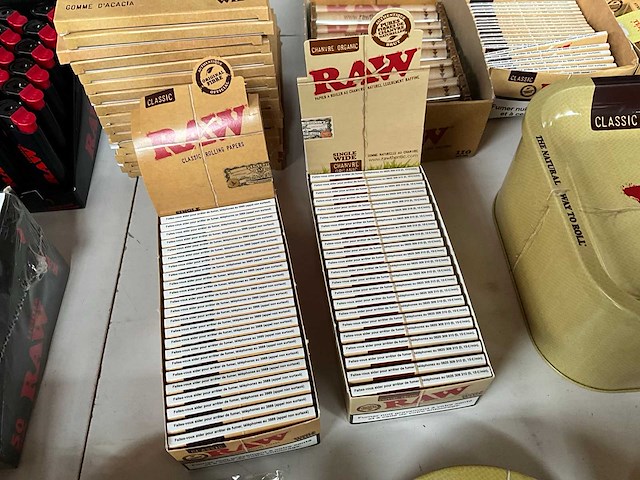 Raw mix kavel diverse rookwaren producten - afbeelding 1 van  1