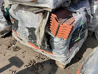 Rbb nokvorsten en dakpannen - afbeelding 4 van  5