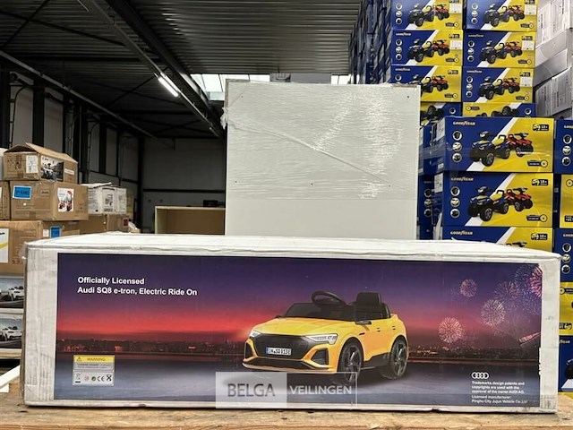 R/c licensed audi sq8 e-tron black - afbeelding 1 van  4