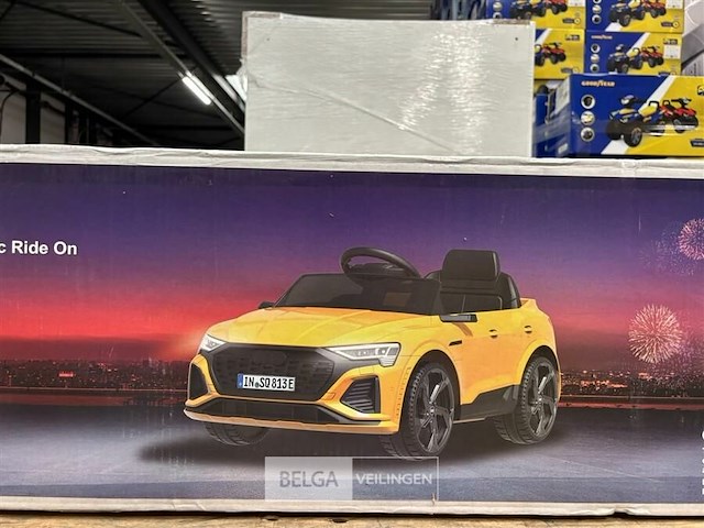 R/c licensed audi sq8 e-tron black - afbeelding 2 van  4