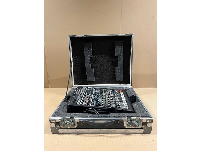 Rcf l-pad 12cx 12-channel mixer with effects - afbeelding 1 van  8