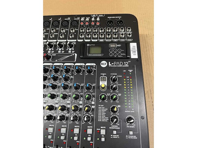Rcf l-pad 12cx 12-channel mixer with effects - afbeelding 4 van  8