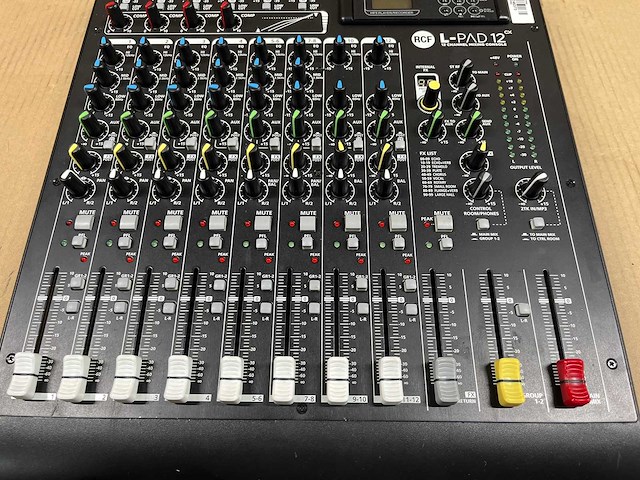 Rcf l-pad 12cx 12-channel mixer with effects - afbeelding 6 van  8