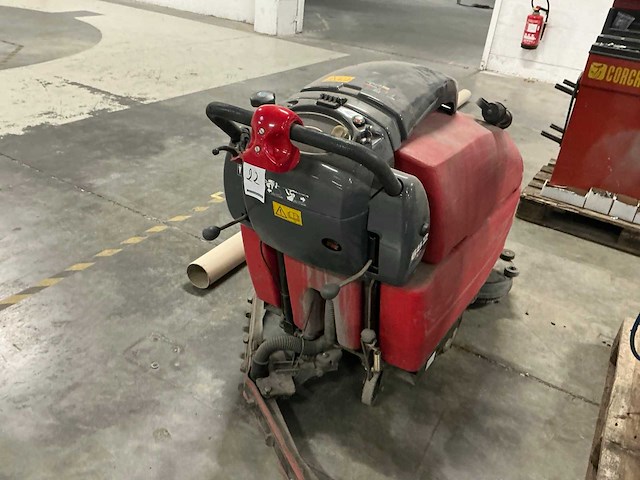 Rcm 682 zelfrijdende veegmachine - afbeelding 4 van  7